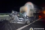 На Київщині легковий автомобіль зіткнувся з двома вантажівками