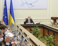 Карантин в Україні продовжили до 31 березня: Шмигаль зробив заяву щодо масок і COVID-сертифікатів