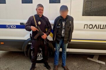 У Києві чоловік "гуляв" містом з осколковими гранатами
