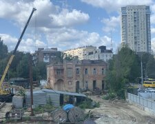 У Києві розбирають чергову історичну будівлю