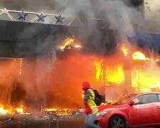 У центрі Києва палає пожежа