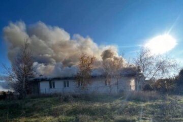 У Мелітопольському районі сили спротиву підпалили штаб росіян, який ті розмістили в захопленій церкві (відео)