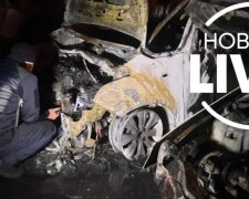 Вночі у Києві вщент згоріли дві автівки