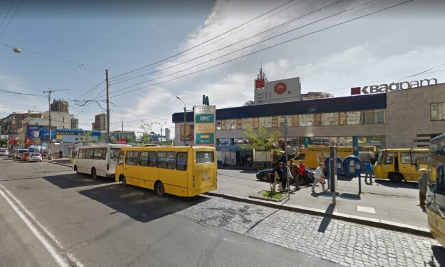 Через неправильно припарковане авто затримується рух тролейбусів біля "Лук'янівської"