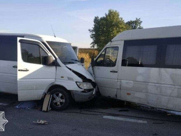 На трасі в Київській області ускладнено рух: масштабна аварія за участю чотирьох автівок