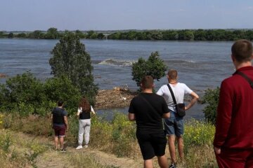 Росіяни відійшли на 5−15 км від Дніпра після підриву Каховської ГЕС — ОК Південь