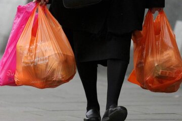 Прихильники одноразових пакетів додатково витрачатимуть тисячу гривень на рік