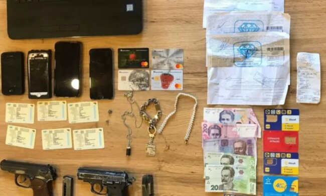 На Київщині діяла банда, до якої входили співробітники поліції та СБУ