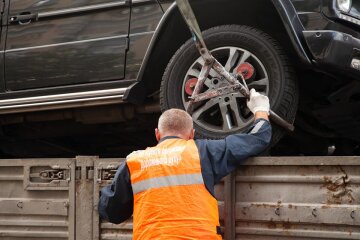 У Києві створили єдине вікно для повернення евакуйованих автівок