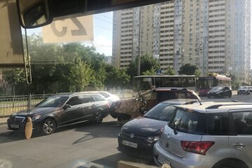 На Виноградарі зіткнулися дві машини