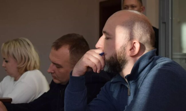 Суддя Тандир, що сидить в СІЗО через збиття нацгвардійця, переоформив майно на дружину і розлучився з нею