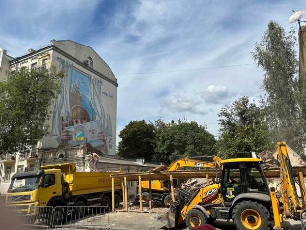 Мер Києва заявляє, що міська влада не дозволяла зносити будинок на Подолі