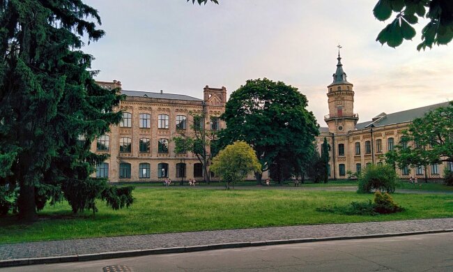 На посаду ректора Київського політехнічного інституту (КПІ) претендують 16 осіб