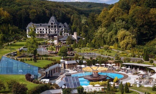 Від 2300 грн за добу: Зеленський зупинився в одному з кращих санаторіїв Закарпаття (фото)