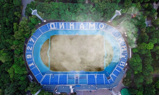 Увага, підпали! ФК Динамо показово підпалив сухостій на своєму стадіоні