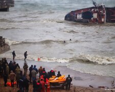 Екіпаж потопаючого танкеру біля Одеси врятували