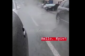 В центрі Києва вибухнула труба з гарячою водою (відео)