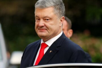 Порошенко з родиною поїхав за кордон – ЗМІ