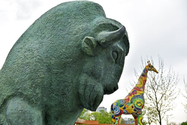 Біля столичного зоопарку з’явились нові скульптури – що буде зі старими