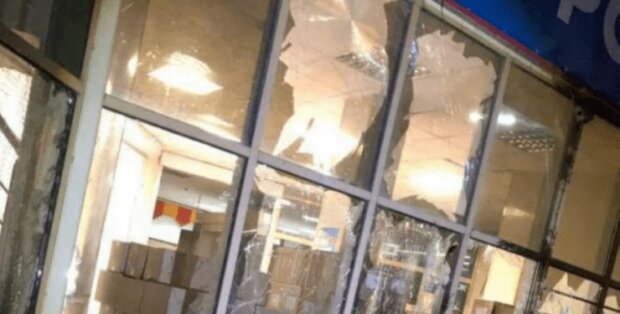 “Знову хтось покурив”: біля штабу “Единой России” у Мелітополі пролунав вибух