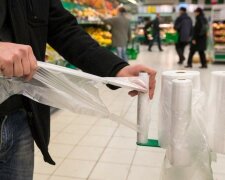 В Україні починає діяти заборона на безкоштовні пакети