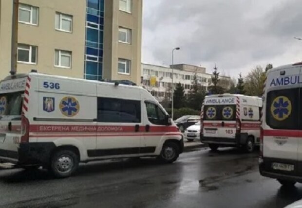 У Києві жінка випала з вікна COVID-відділення лікарні й загинула на місці