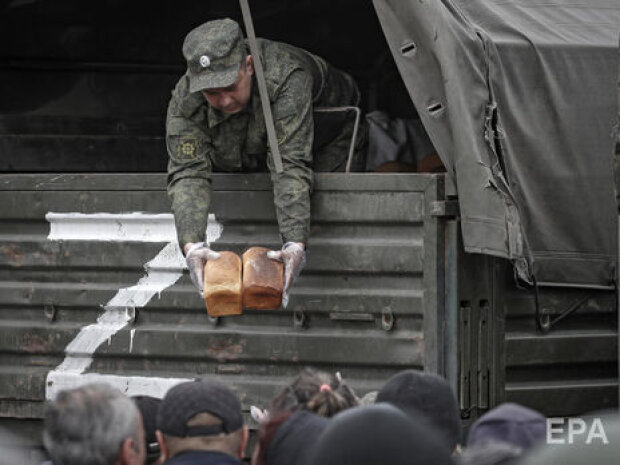 У Маріуполі “гуманітарка” від РФ – це 400 наборів на 2000 людей, щогодини до 10 людей непритомніють – мерія