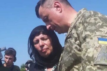 У небо замість сина — командувач Повітряних сил дав зворушливу обіцянку мамі "Джуса"