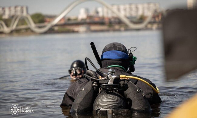 Майстерність на глибині: столичні водолази-піротехніки провели масштабні тренування в акваторії Дніпра