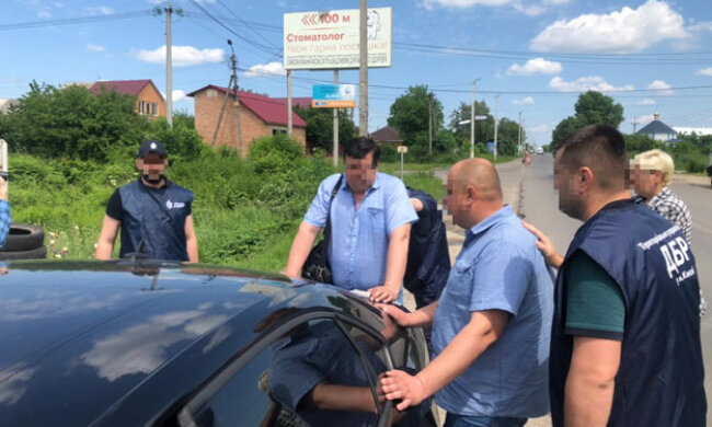 На Київщині податковий чиновник попався на вимаганні хабаря