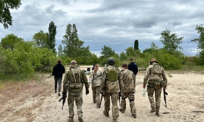 У Києві молодь проходить військовий вишкіл «Захисник Києва»