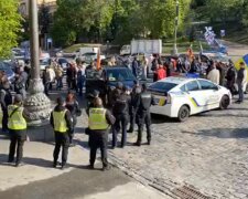 Карантин вбиває: під Кабміном проходить акція протесту підприємців зі всієї України (відео)