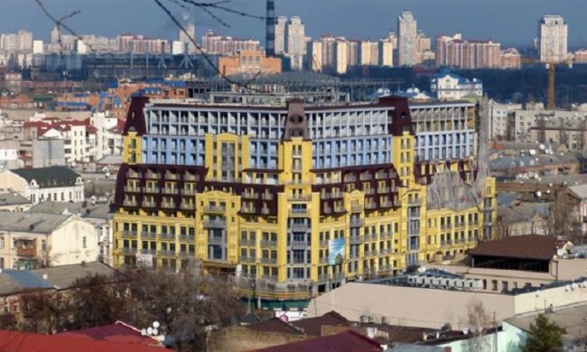 «Будинок-монстр» на Подолі загрожує безпеці мешканців