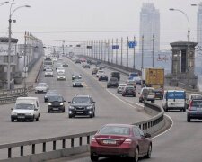 Увага, водії: у Києві через терміновий ремонт мостів обмежують рух транспорту