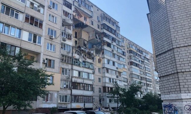 Вибух у багатоповерхівці на Позняках: рятувальники назвали причину (фото, відео)