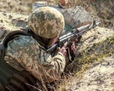 Бойовики обстріляли українські позиції, загинув військовий: штаб ООС