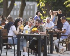 Цифровий сезон: у Києві бізнес масово переходить на онлайн-договори для літніх терас