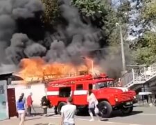 Під Києвом сильно палає ринок (відео)