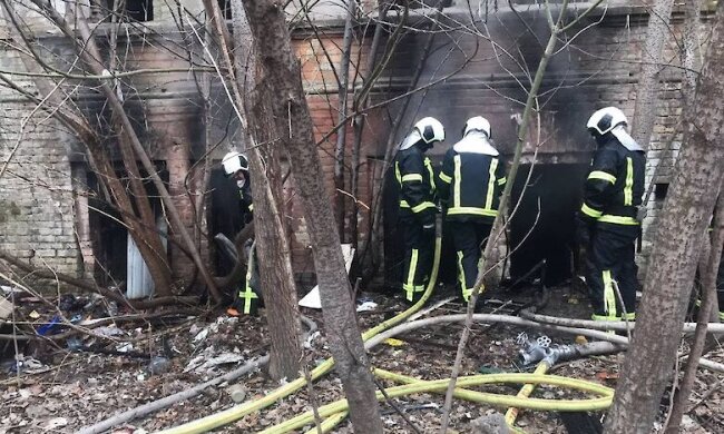 У київській Олександрівській лікарні спалахнула пожежа