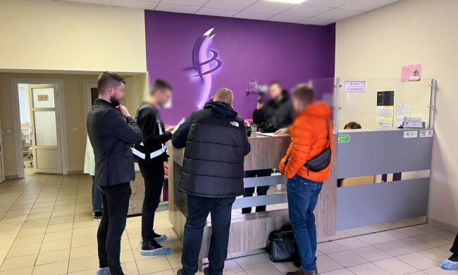 У Києві й Харкові викрили масштабну схему продажу немовлят за кордон
