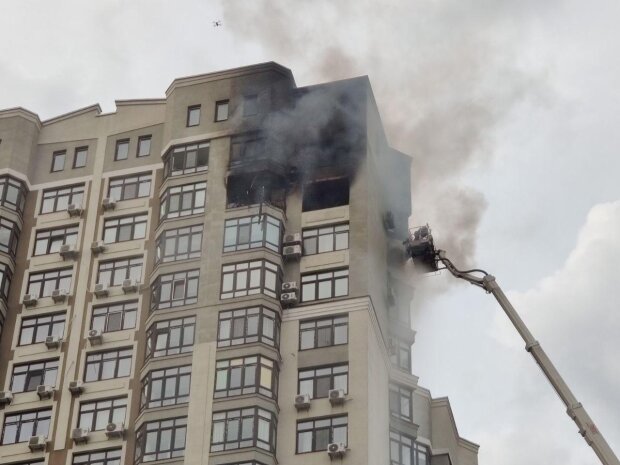 На Сікорського в Києві загасили пожежу