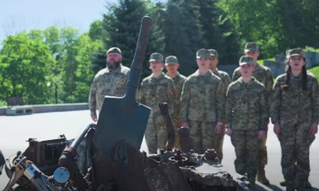 «Останню крапку ставить піхота»: у центрі столиці презентували унікальну інсталяцію зі знищеної ворожої техніки