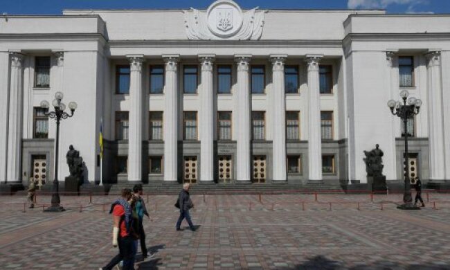 Назвали імена депутатів, які пройшли в Раду