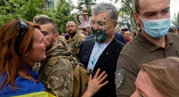 Посольство США засудило напад на Порошенка в центрі Києва