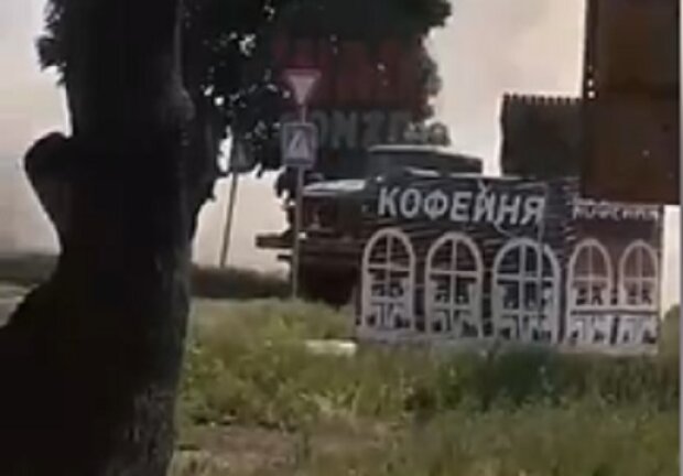 У Новій Каховці окупанти ведуть вогонь із “Градів” прямо біля кафе (відео)