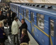 На станції метро “Оболонь” жінка кинулася під потяг – кілька станцій закрили