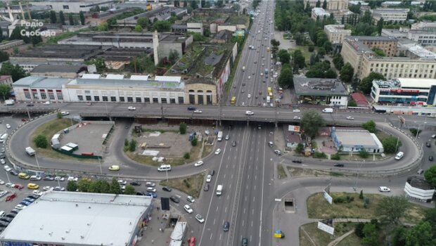 На Шулявському шляхопроводі розпочали важливу реконструкцію для пішоходів