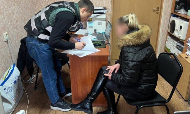 Катувала сина зарядним пристроєм та ножем: у Києві судитимуть матір