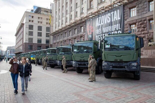 Київ передав бійцям 241-ї ОБрТрО 20 нових повнопривідних вантажних автомобілів MAN (4х4)