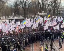 Поліція штурмує сцену ФОПів, рух у центрі Києва перекрито (відео)